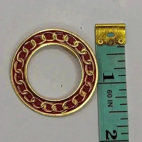 Chain Design Brooch Red Enamel Gold Circle EUC Jewelry - Picture 4 of 6